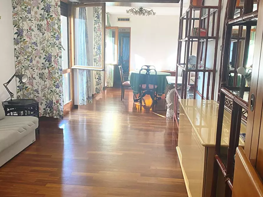 Immagine 5 di Appartamento in vendita  a Viareggio