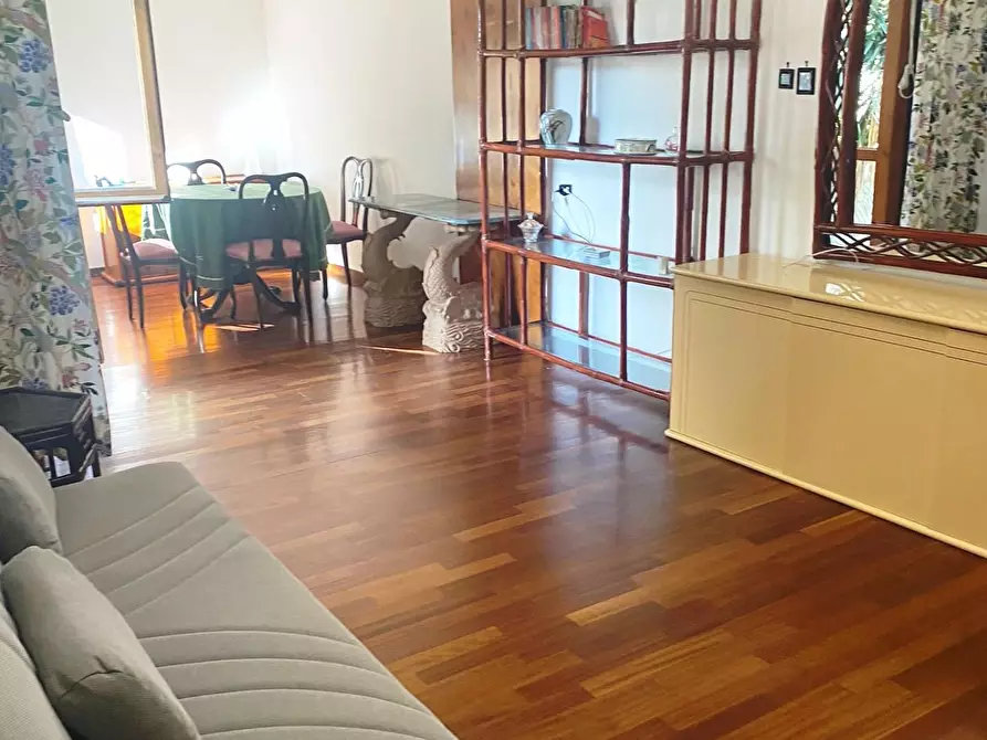 Immagine 6 di Appartamento in vendita  a Viareggio