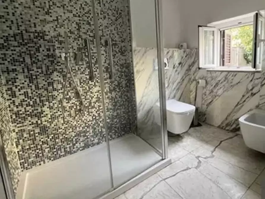 Immagine 21 di Casa bifamiliare in vendita  a Carrara