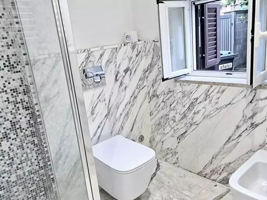 Immagine 24 di Casa bifamiliare in vendita  a Carrara