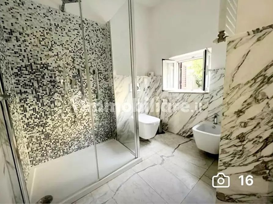 Immagine 25 di Casa bifamiliare in vendita  a Carrara