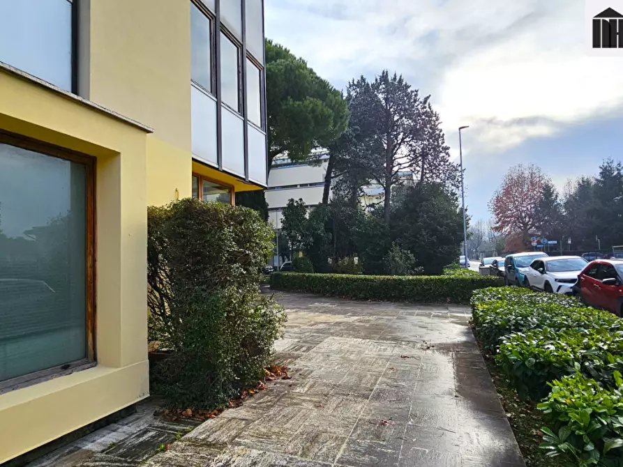 Immagine 24 di Attività commerciale in vendita  a Santa Croce Sull'arno