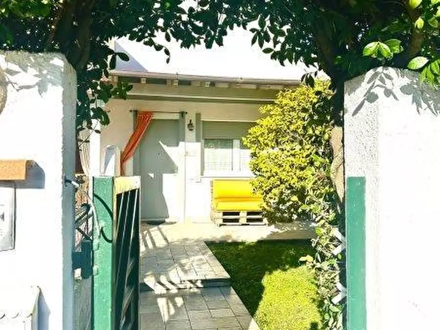 Immagine 22 di Villetta a schiera in vendita  a Massa