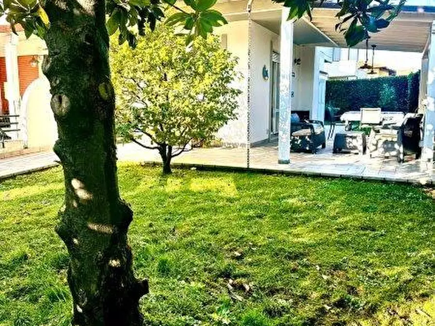 Immagine 5 di Villetta a schiera in vendita  a Massa