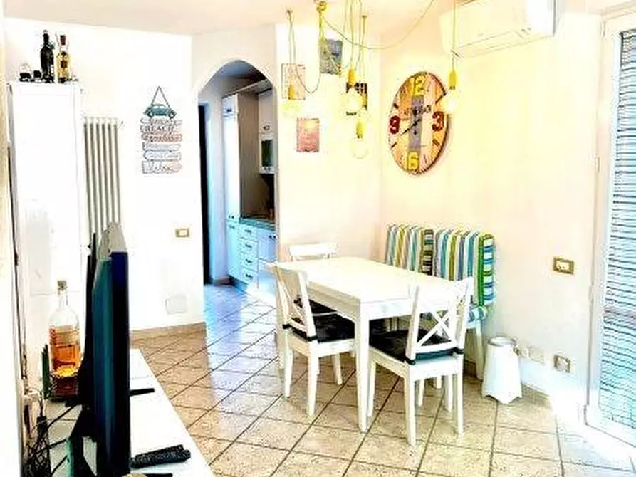 Immagine 16 di Villetta a schiera in vendita  a Massa