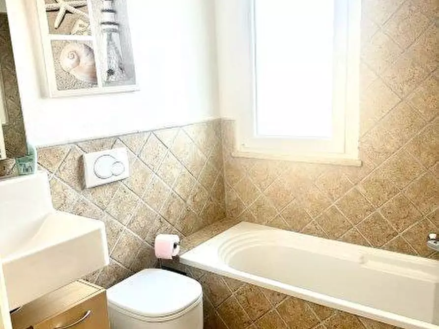 Immagine 28 di Villetta a schiera in vendita  a Massa