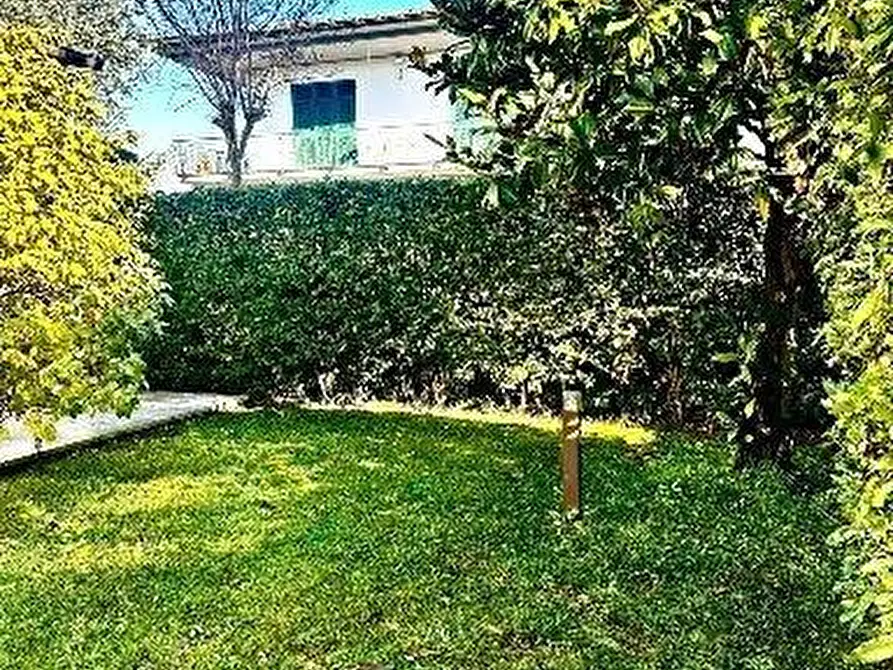 Immagine 23 di Villetta a schiera in vendita  a Massa