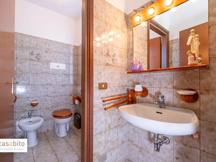 Immagine 19 di Casa bifamiliare in vendita  a Boltiere