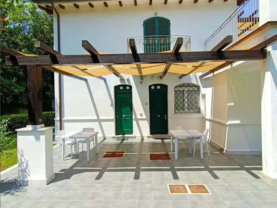 Immagine 17 di Albergo/B&B/Residence in affitto  a Montignoso