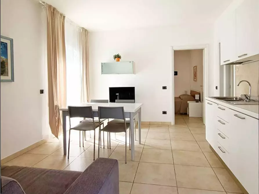 Immagine 25 di Albergo/B&B/Residence in affitto  a Montignoso