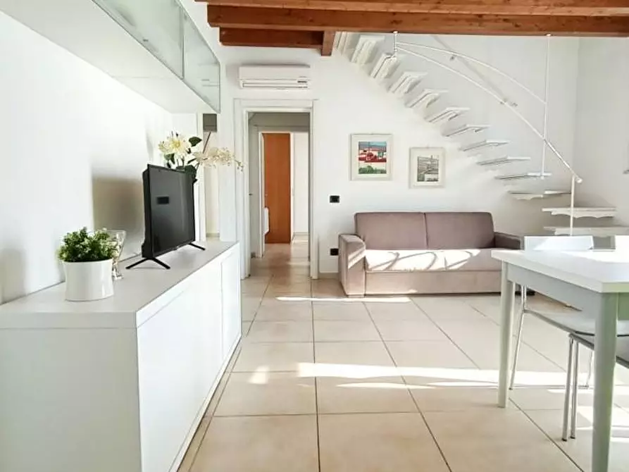 Immagine 9 di Albergo/B&B/Residence in affitto  a Montignoso