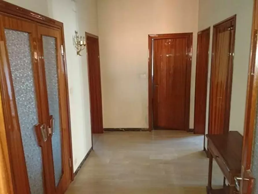 Immagine 11 di Appartamento in vendita  a Lucca