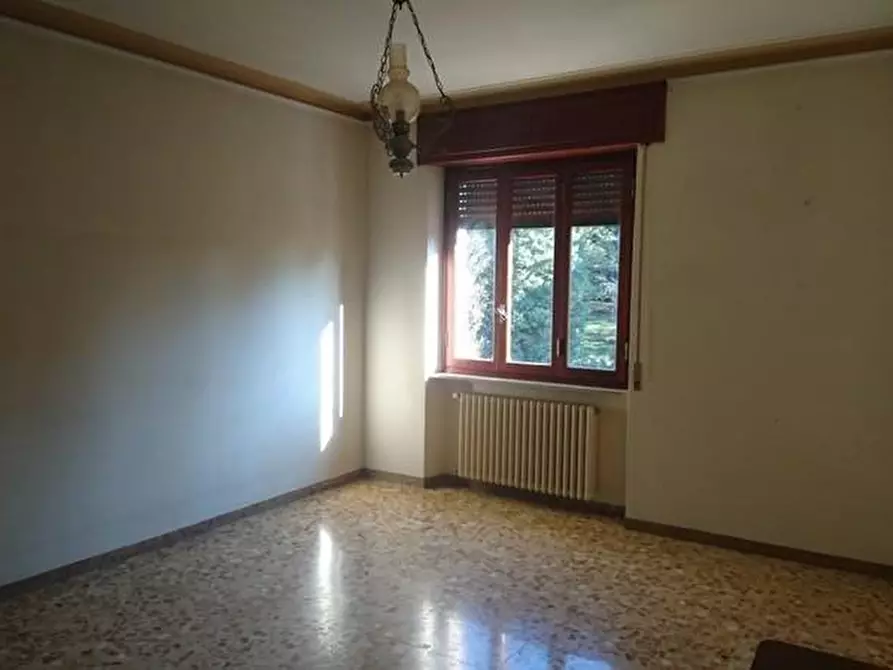 Immagine 13 di Appartamento in vendita  a Lucca