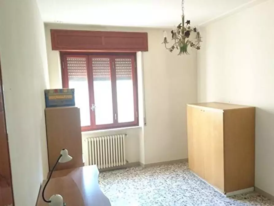 Immagine 16 di Appartamento in vendita  a Lucca