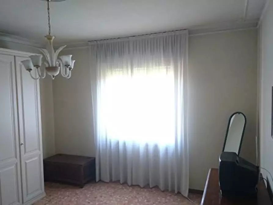 Immagine 4 di Appartamento in vendita  a Lucca