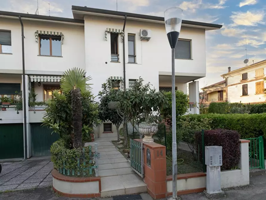 Immagine 1 di Villetta a schiera in vendita  a Campegine