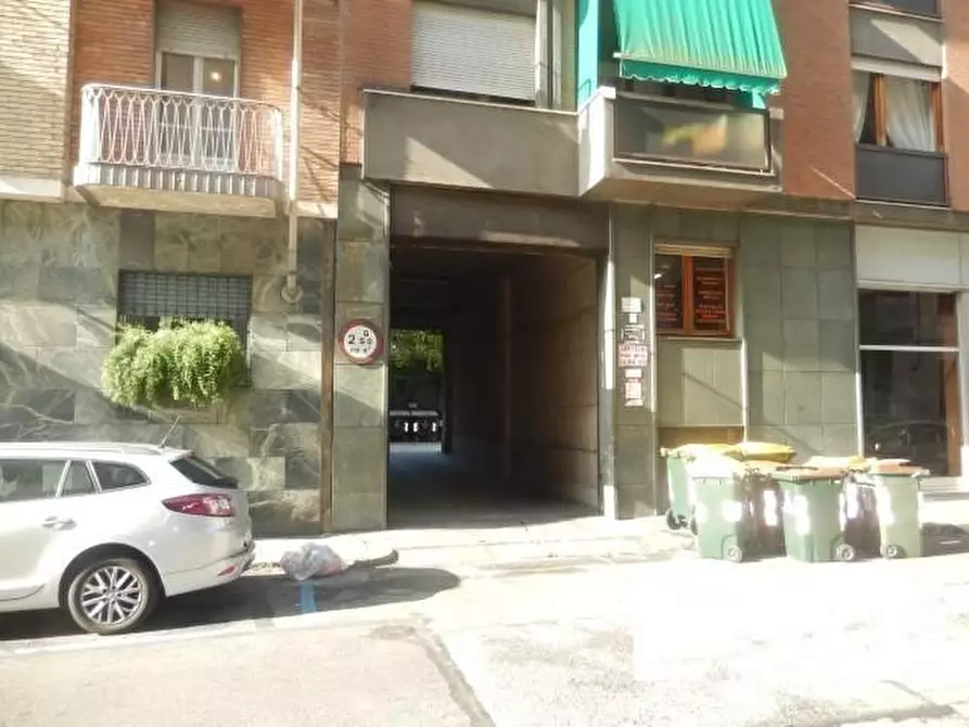 Immagine 1 di Garage in vendita  a Torino