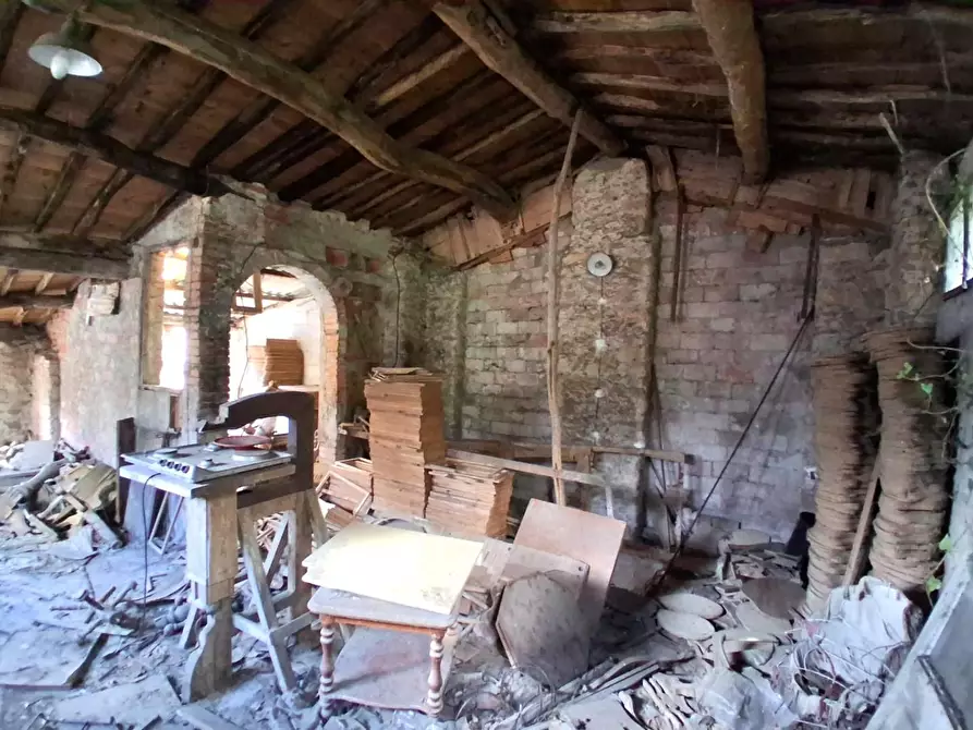 Immagine 6 di Deposito in vendita  a Capannori