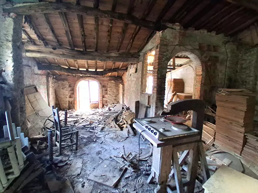 Immagine 3 di Deposito in vendita  a Capannori