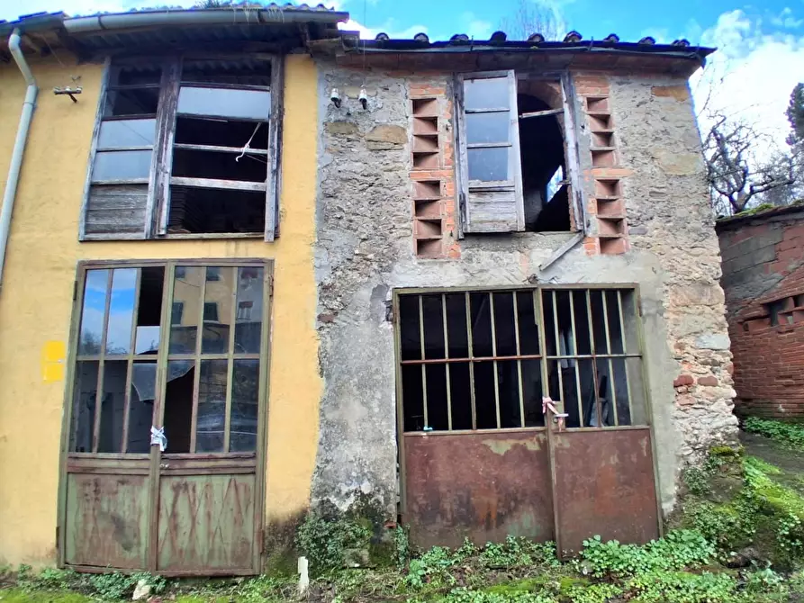 Immagine 4 di Deposito in vendita  a Capannori