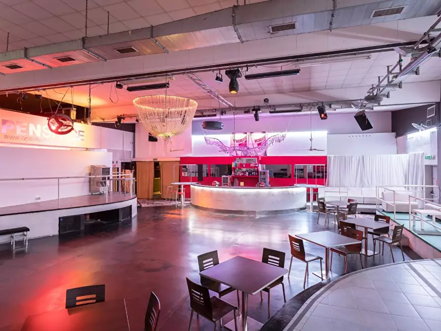Immagine 4 di Discoteca in vendita  a Curno