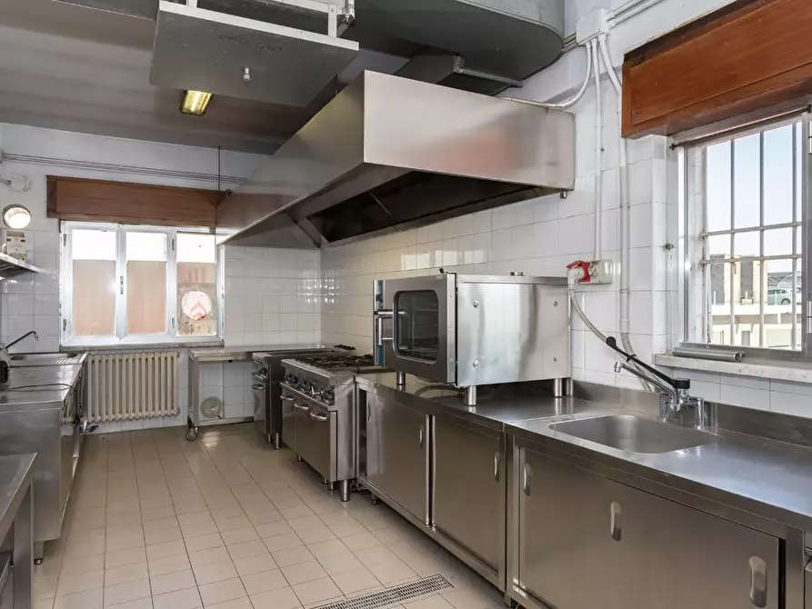 Immagine 12 di Discoteca in vendita  a Curno