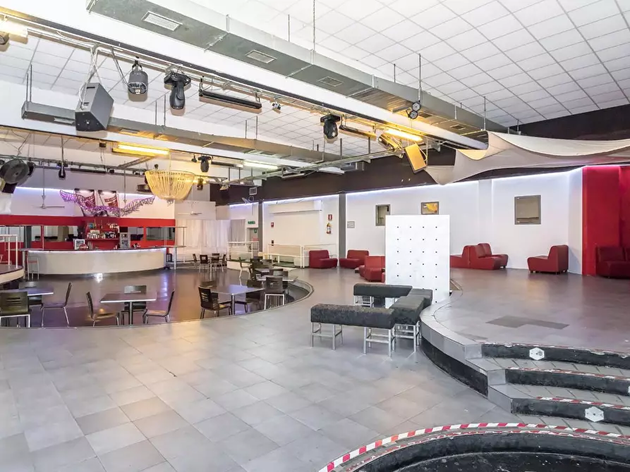 Immagine 24 di Discoteca in vendita  a Curno