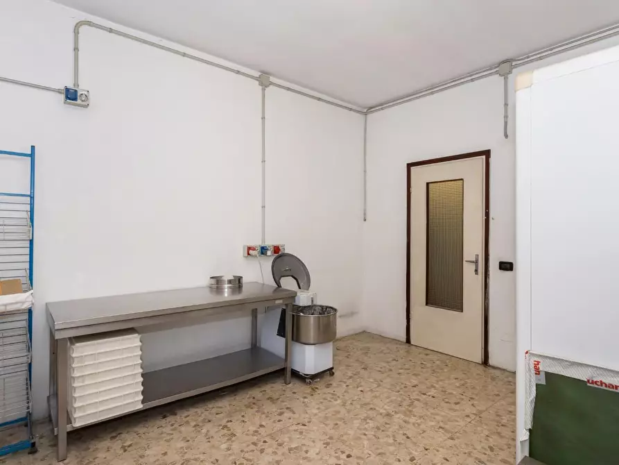 Immagine 9 di Discoteca in vendita  a Curno