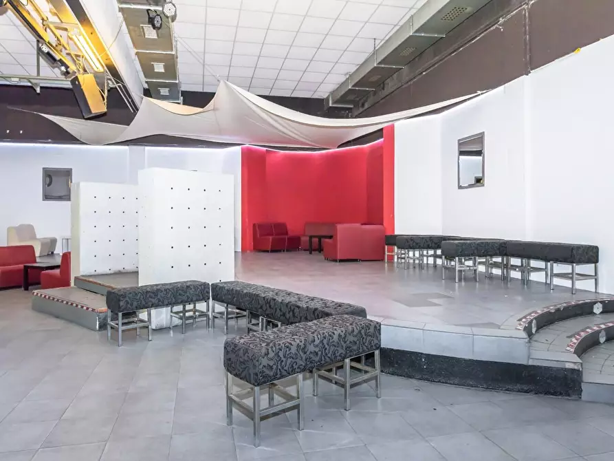 Immagine 25 di Discoteca in vendita  a Curno