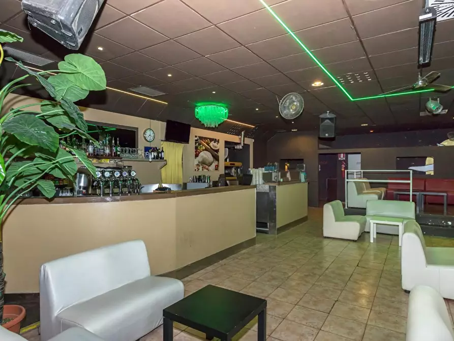 Immagine 17 di Discoteca in vendita  a Curno