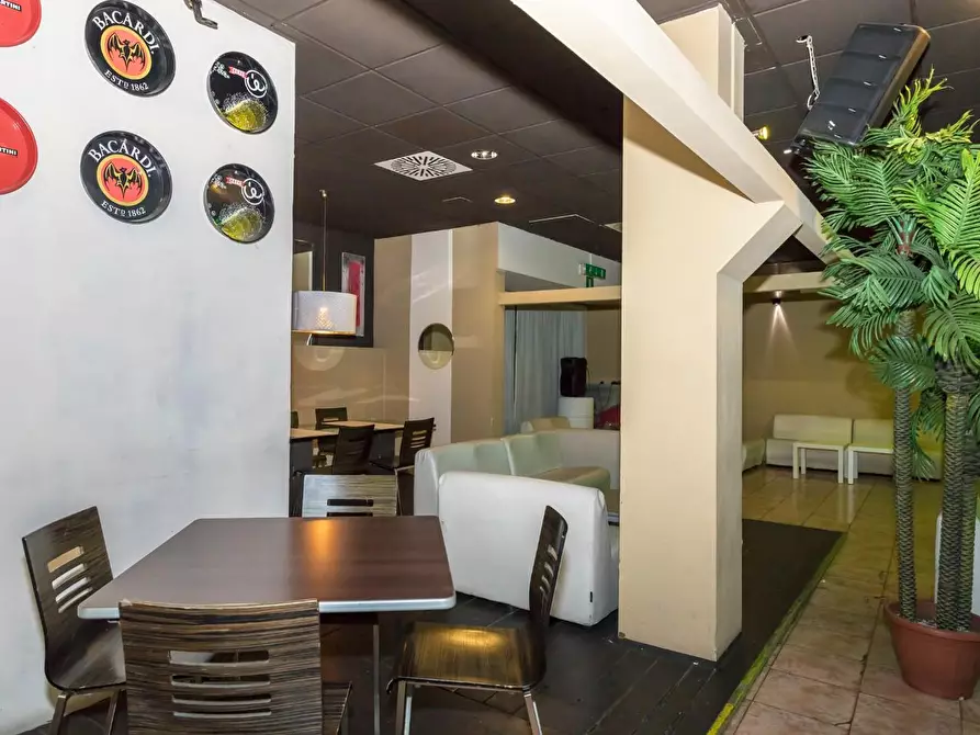 Immagine 21 di Discoteca in vendita  a Curno