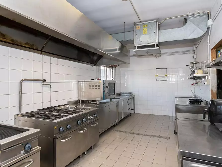 Immagine 14 di Discoteca in vendita  a Curno