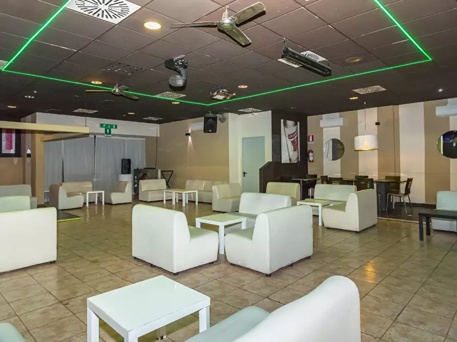 Immagine 18 di Discoteca in vendita  a Curno