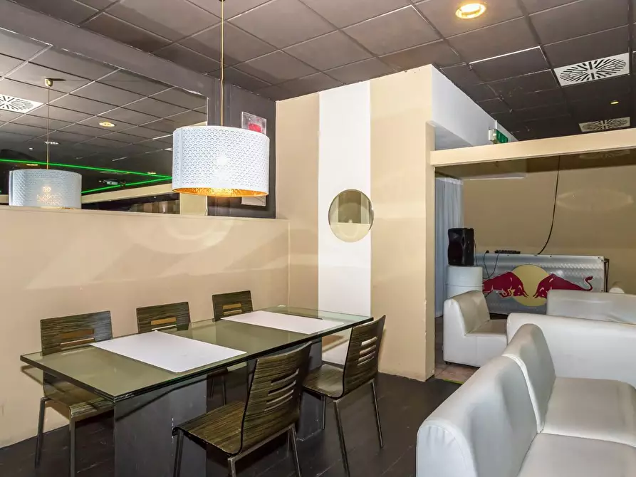 Immagine 27 di Discoteca in vendita  a Curno