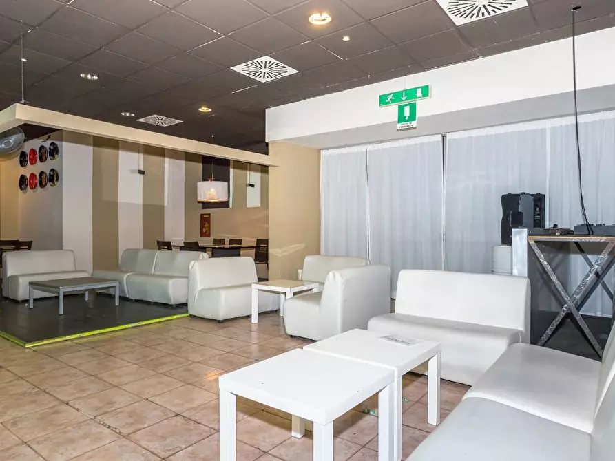 Immagine 20 di Discoteca in vendita  a Curno