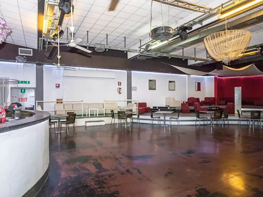 Immagine 2 di Discoteca in vendita  a Curno