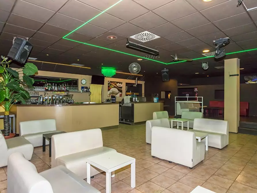 Immagine 26 di Discoteca in vendita  a Curno
