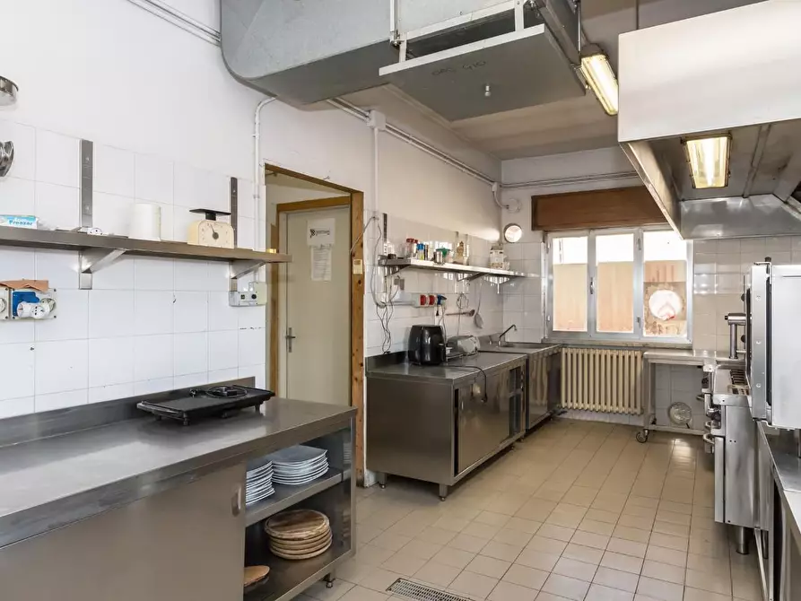 Immagine 13 di Discoteca in vendita  a Curno