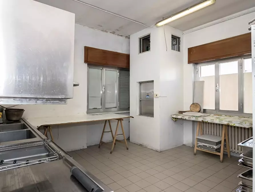 Immagine 10 di Discoteca in vendita  a Curno