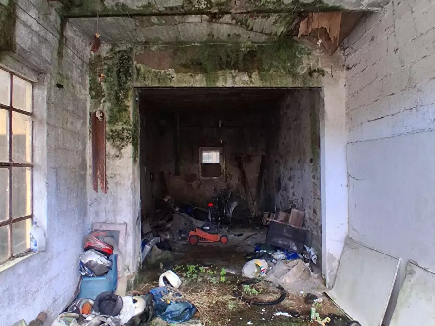 Immagine 4 di Deposito in vendita  a Capannori