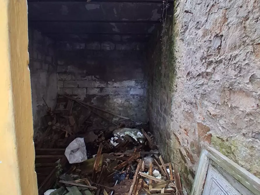 Immagine 3 di Deposito in vendita  a Capannori