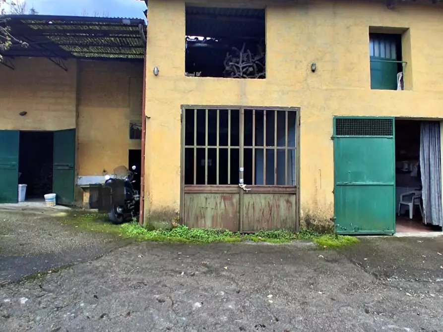 Immagine 1 di Deposito in vendita  a Capannori