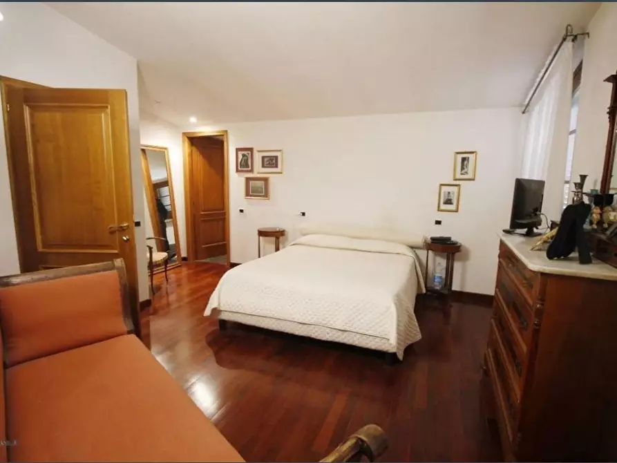 Immagine 25 di Villa in vendita  a Empoli