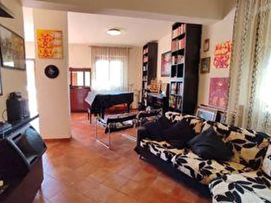 Immagine 2 di Villa in vendita  a Empoli