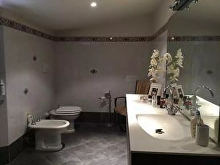 Immagine 38 di Villa in vendita  a Empoli