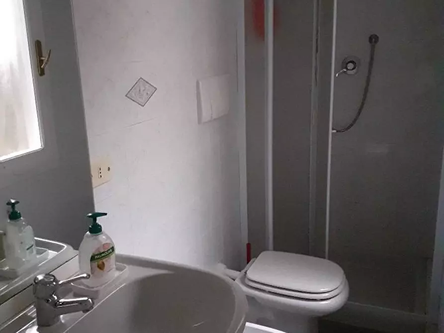 Immagine 12 di Porzione di casa in vendita  a Massa