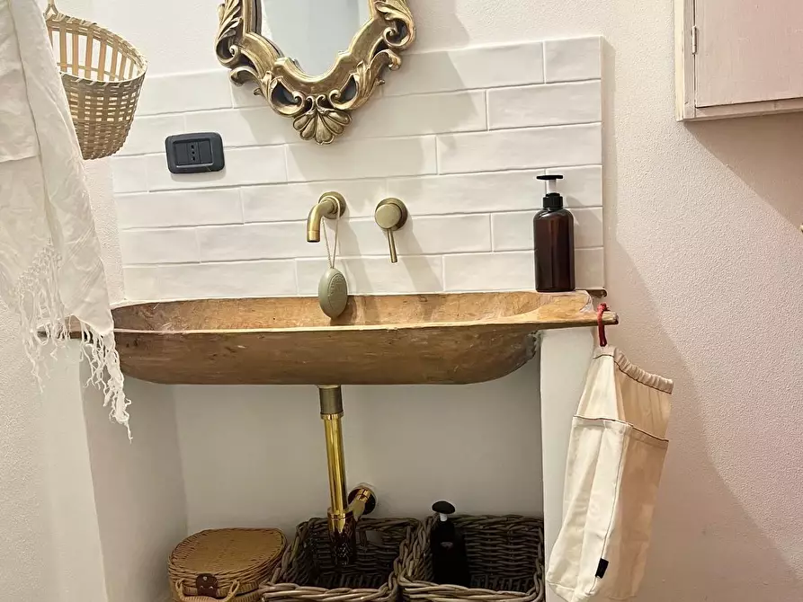 Immagine 25 di Loft/Open space in vendita  a Livorno