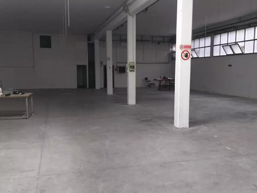 Immagine 32 di Attività artigianale in affitto  a Vinci