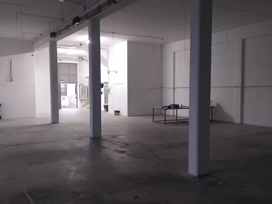 Immagine 26 di Attività artigianale in affitto  a Vinci