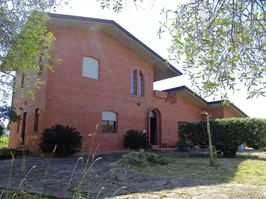 Immagine 2 di Villa in vendita  a Ortonovo